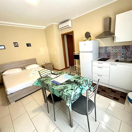 Grab A Flat In Coroneo 4* טריאסטה