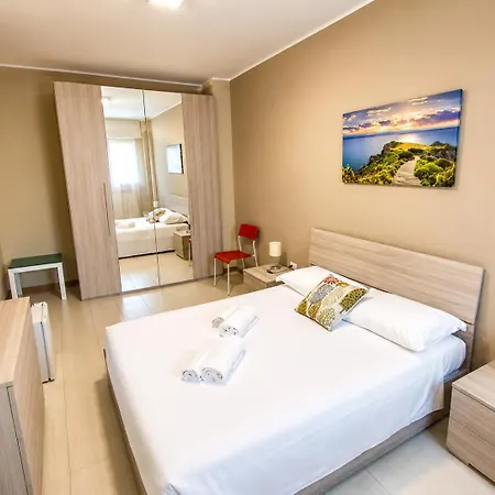 Grab A Flat In Coroneo 4* טריאסטה